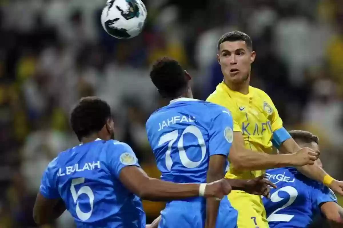 مقارن بين لاعبيّ النصر والهلال وكفة الأزرق ترجح