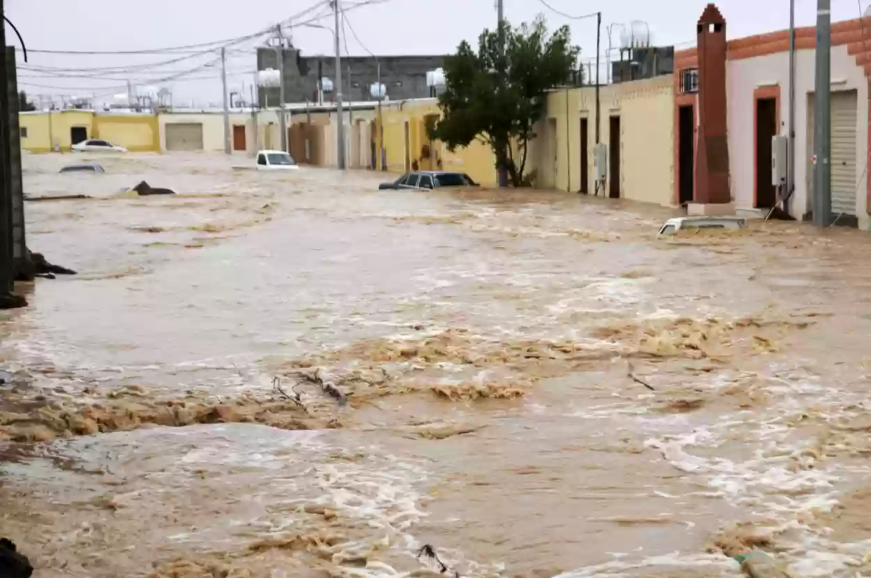 سكان هذه المناطق بيسبحون في السيول.. الزموا منازلكم