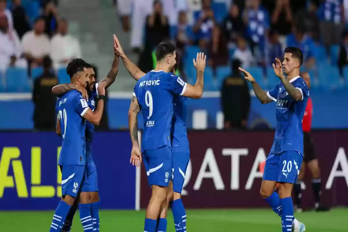 جمهور الراقي يشعل مدرجات مباراة الهلال بمفاجأة مُبهرة