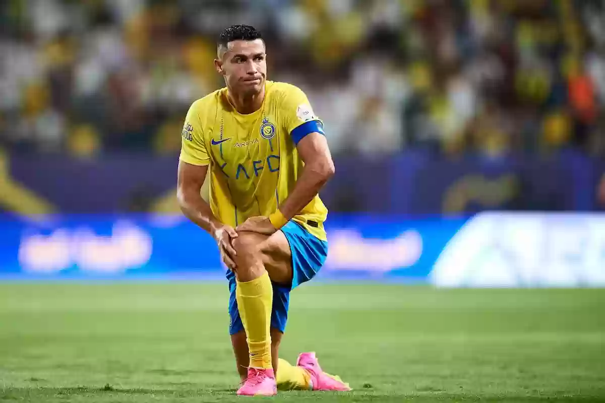 لاعب النصر يشعل الساحة بالتعليق على طرد رونالدو