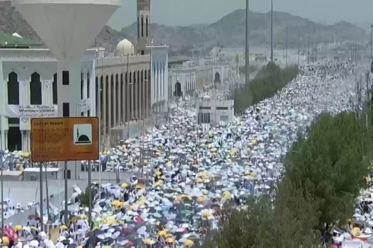  توافد الحجاج إلى مسجد نمرة