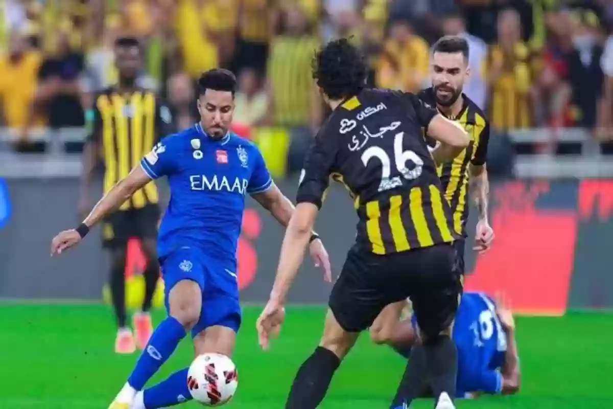 تعرف على حكام كلاسيكو الهلال والاتحاد في قمة الدوري السعودي