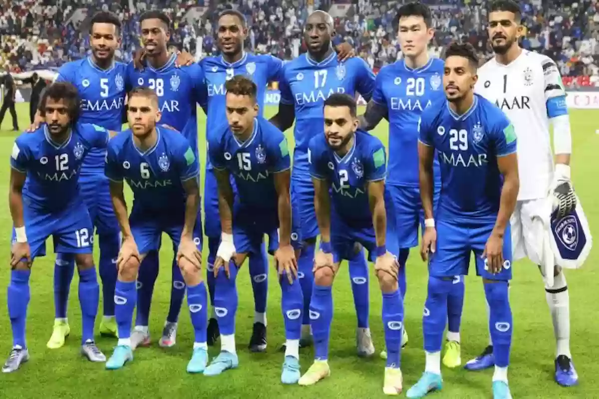 لماذا يغيب اللون الأبيض عن قمصان نادي الهلال السعودي؟